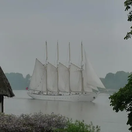 Πανσιόν La Bonne Auberge Normandie *